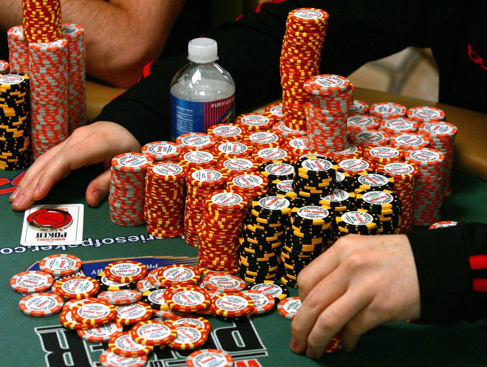 become-a-professional-poker-player-to-earn-more-money